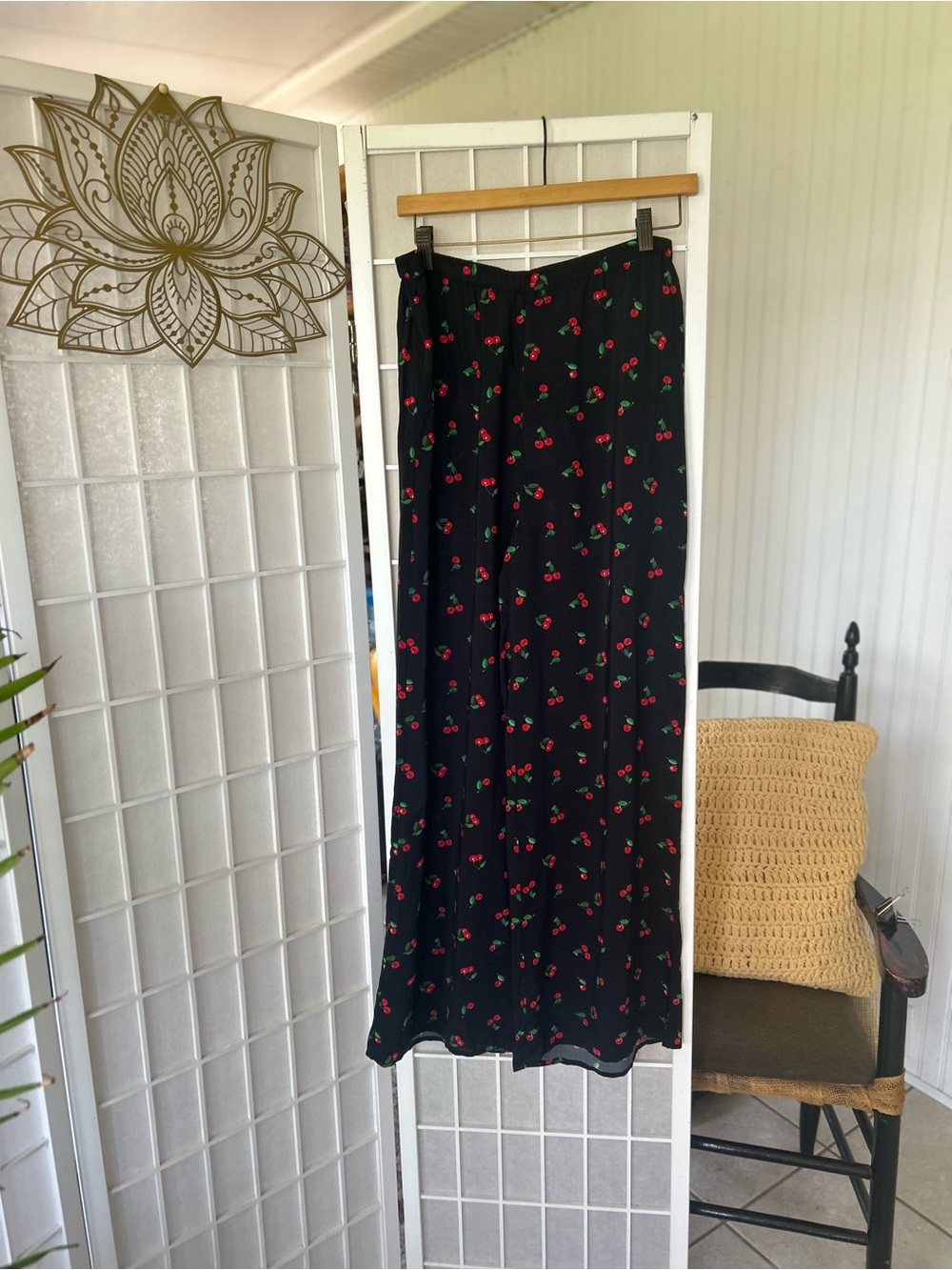 🍒✨ WeWoreWhat Cherry Print Wide Leg Pants – Size Large ✨🍒